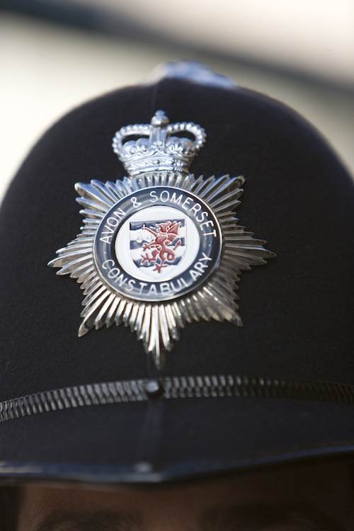 Police in the Mendips are asking people to be aware of a Dark Green 4x4 with a loud exhaust. <a href="/ASPMendip/">ASPolice Mendip</a> say it's been seen in the countryside around Frome and may be involved in Hare coursing/poaching #HeartNews