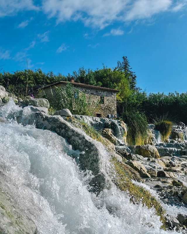 Lo spettacolo della Toscana. Trovatemi un’altra regione come questa se ci riuscite, con la varietà di paesaggi e di luoghi da visitare. Pensate ne esistano altre? Allora tornateci e iniziate a visitarla a fondo.. vi siete persi qualcosa! 😜
#toscana #… ift.tt/2HZu2AU