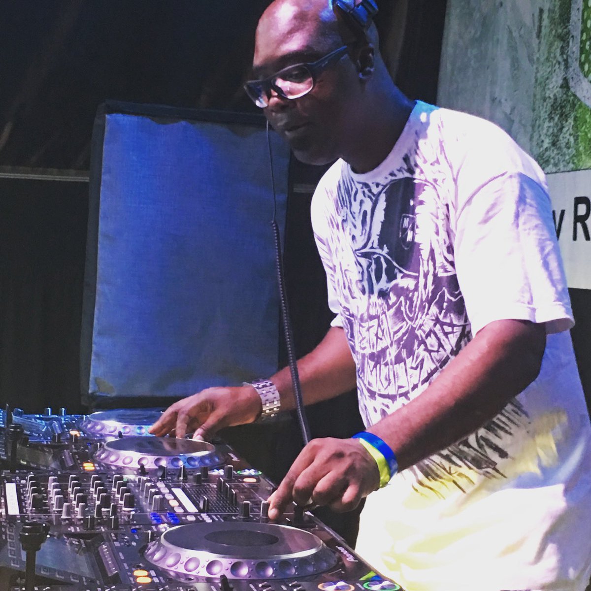 DJDINOBRAVO's tweet photo. Every time I step in front of these decks it feels like the first time 😃 it’s safe to say that I still feel like a kid waiting for the candy store to open 🙈 
#music #dj #life #blessings #journey https://t.co/vEtczySeb5