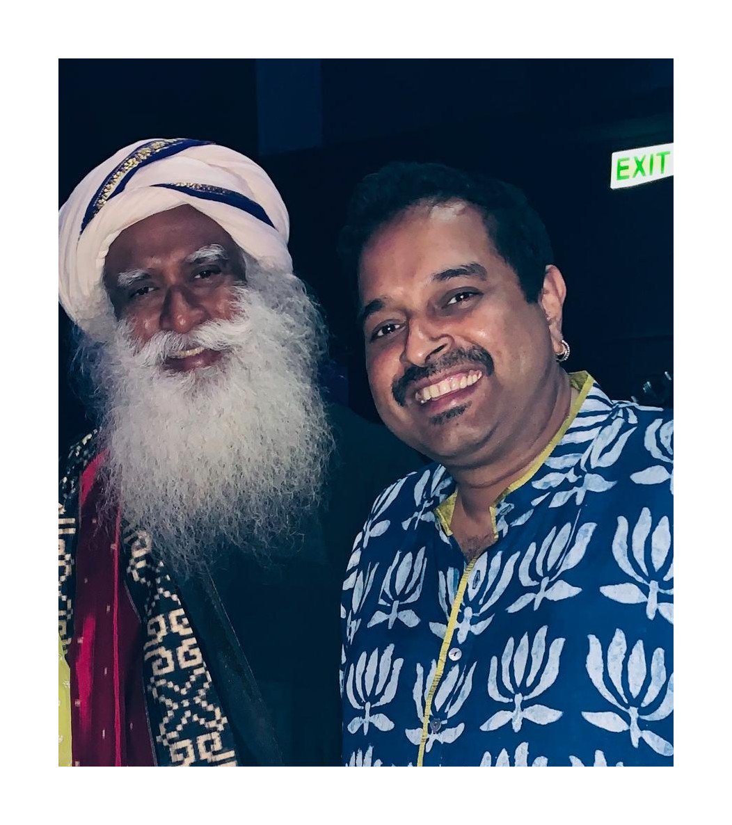 Shankar_Live's tweet photo. What an honour to be able to lend my voice for an important cause #CauveryCalling ! Moreover, a blessing to sing the song in which you have spoken your golden words of wisdom! Thankyou @SadhguruJV Ji 🙏🙏🌷 https://t.co/8OKiXvmJuI