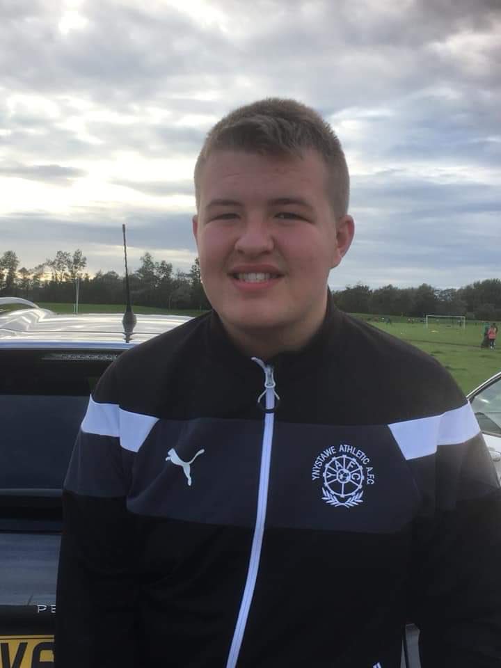 Might not have got the three points last night, but it was great to see this top lad and big Tawe fan Ben Murray looking so happy watching the boys in his new Tawe jacket that all the boys chipped in to buy him.
