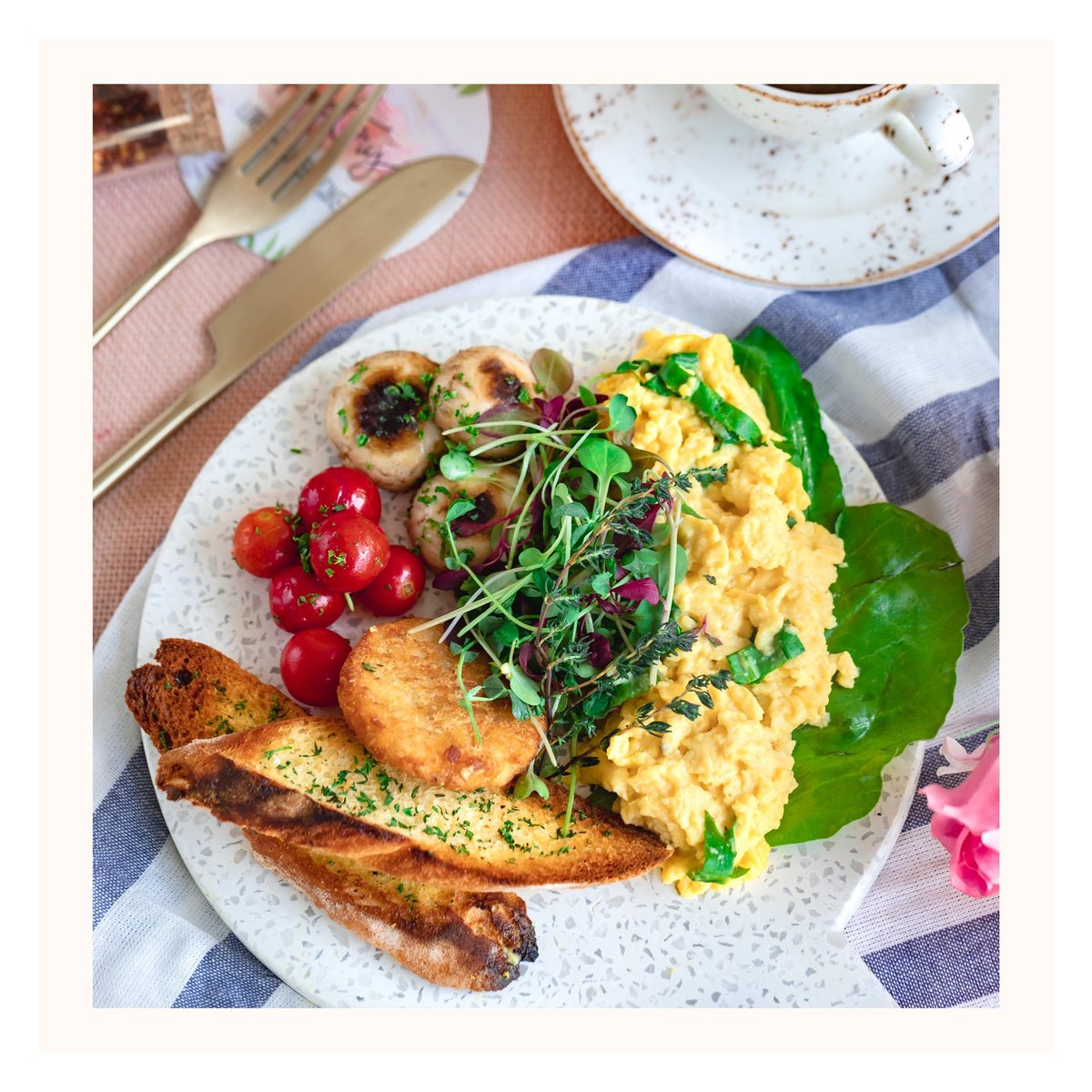 Poetrybylnc's tweet photo. Scrambled eggs served with toast, hashbrowns, sautéed mushrooms, grilled tomatoes &amp; salad. Can you think of a better way to fuel your mornings? 
#PoetrybyLnC #breakfast #brekkie #eggs #breakfastgoals #scrambledeggs #MumbaiFoodie #Foodie #foodstagram #Mumbaicafes #cafe #alldaycafe https://t.co/XlUxViyK9O