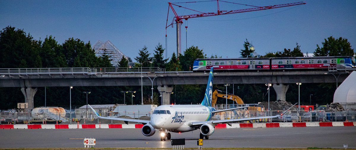 Kent_YVR's tweet image. The @AlaskaAir livery looks really good on the Embraer ERJ's. They're fairly new @yvrairport instead of previous Q400 service. Bonus @TransLink #CanadaLine collaboration 😉 #yvrspotters #Vancouver
