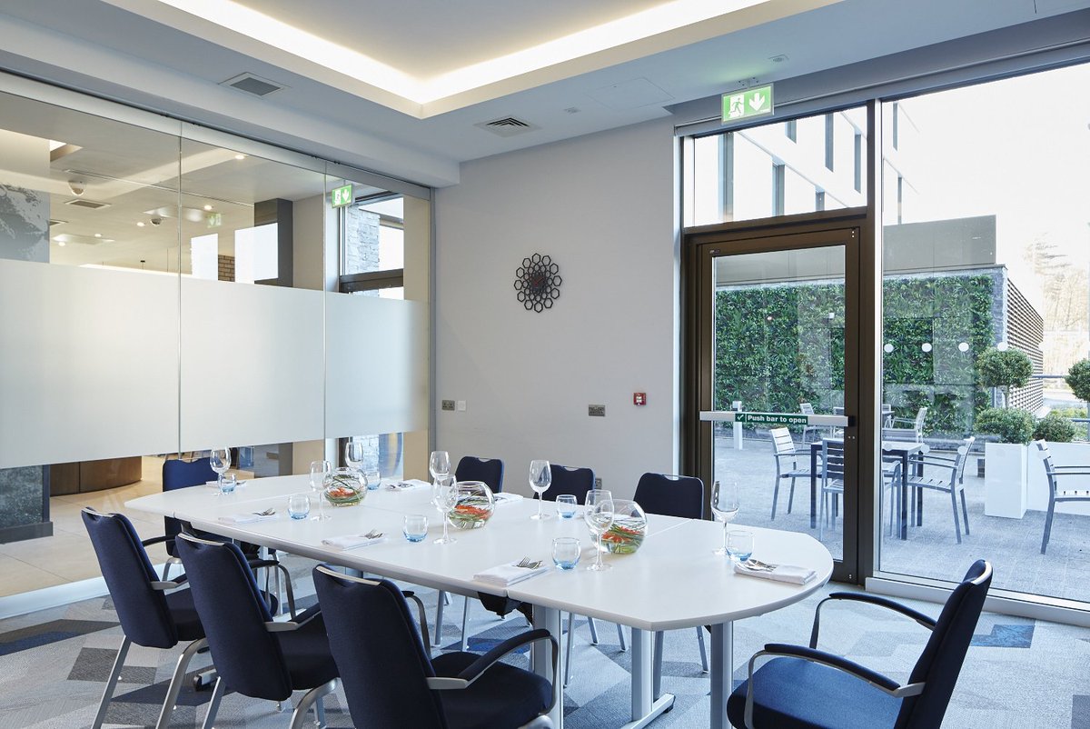 We have everything you could need if you are looking to book a well functioning #MeetingSpace in Oxford.  We have the latest technology and close links to major transport stations and roads. #Workspace #OxfordBiz #Didcot #Abingdon #Oxfordshire #OxfordMeeting #1stmarriottoxford