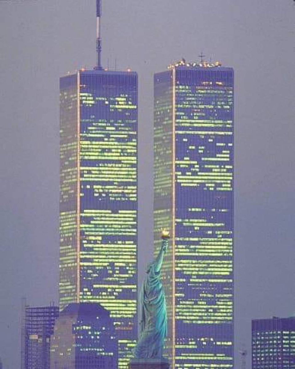 RicksVlogs1's tweet photo. 18 years and it still hurts. #NeverForget #911neverforget #911Anniversary #September11th #911Day #911Attacks https://t.co/IQrWSnI50v