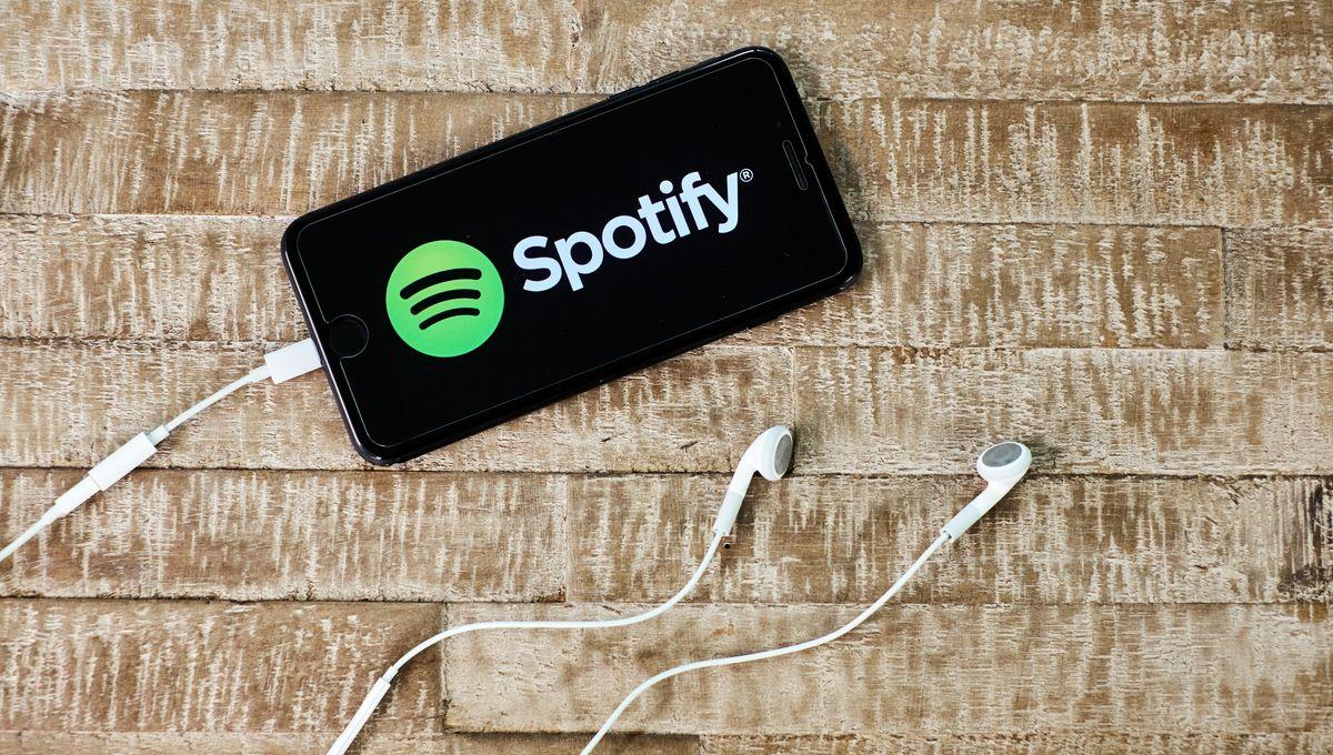 Spotify, la puissante entreprise de musique en ligne, met les bouchées doubles sur les podcasts. Ce qui amène @Sonia_Devillers à questionner l'avenir du podcast... et de la radio :

franceinter.fr/emissions/l-ed…

#LEditoM #le79Inter
