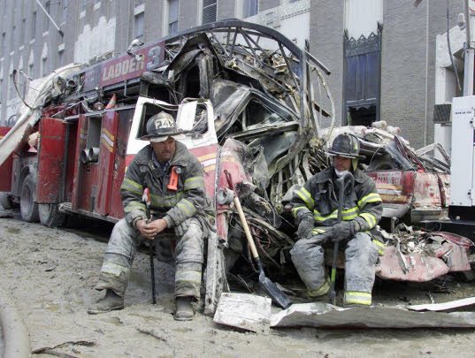PhcieDelpech's tweet photo. [Remember of past] 18 ans 😢 toujours autant de stupéfaction et d’incompréhension 🙏 des pompiers, des policiers, des hommes et des femmes qui déclenchent depuis des maladies liées aux poussières toxiques 😔 https://t.co/OWds9syMeG