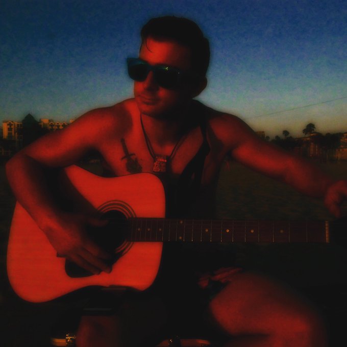 Living life one moment at a time 🎸 https://t.co/nasLYb1EOF<a href="/tag/superfan"class="tags"><span>#superfan</span></a>