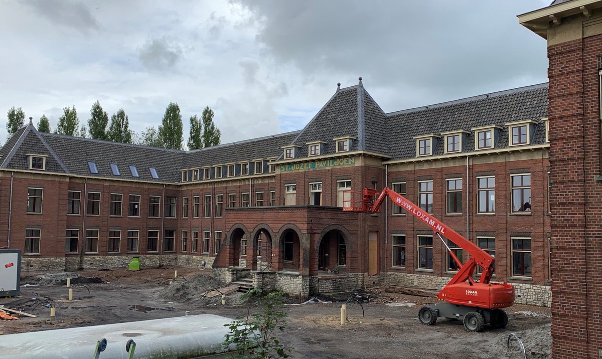Zaterdag stonden de deuren van het Het Sint Jozefpaviljoen open voor geïnteresseerden en genodigden. Het monumentale pand wordt al een jaar lang onder handen genomen. In december 2019 verwelkomt de woonzorglocatie haar eerste bewoners. 

domusmagnus.com/actueel/veel-b…