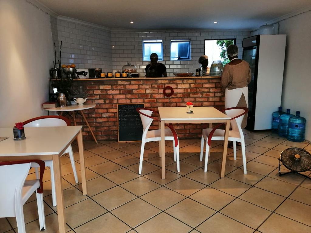 RiverParkCafe's tweet photo. Come have a meal @RiverParkCafe ☺️😊 https://t.co/uYWFC6L2mi