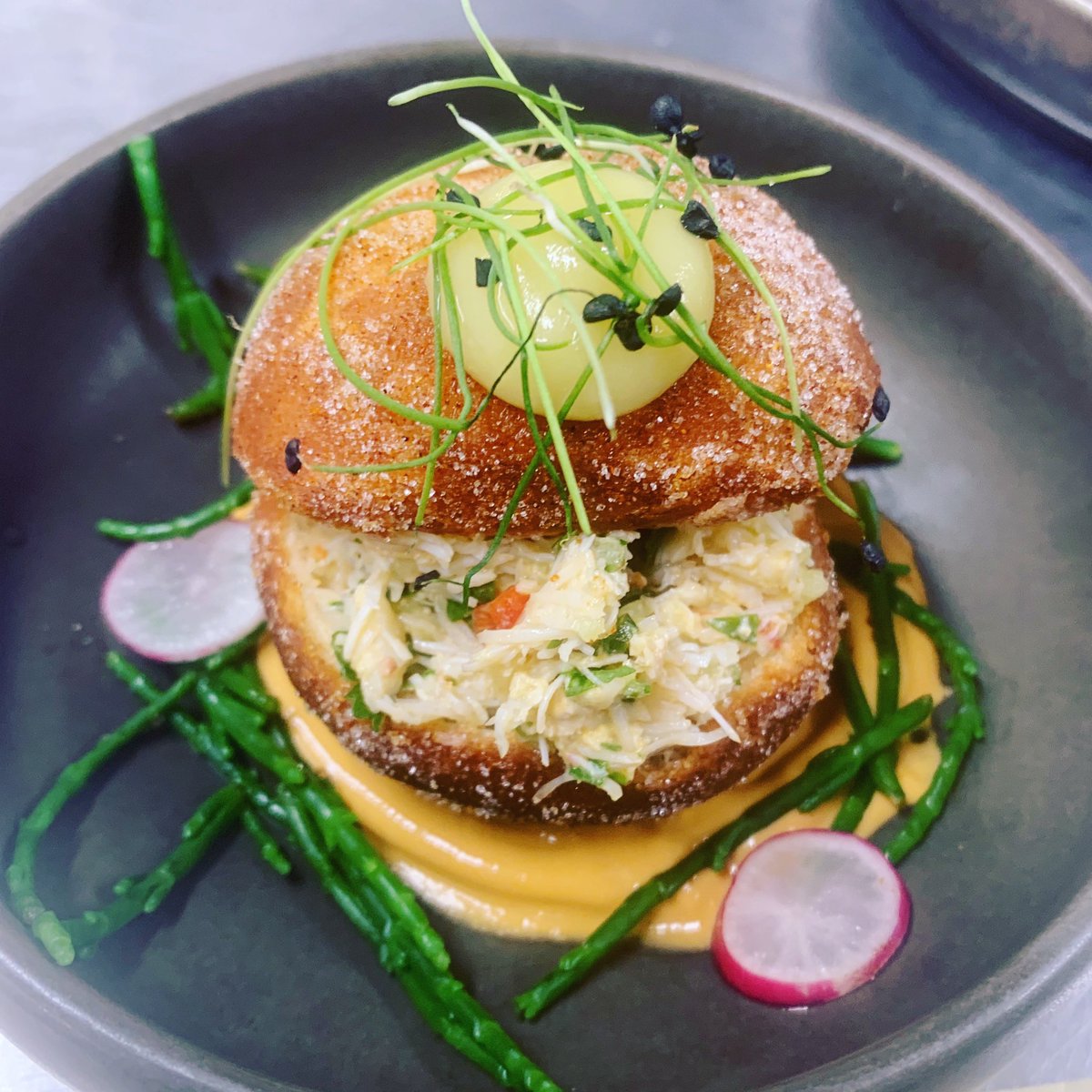 chefimccarten's tweet photo. Cromer crab doughnut, spiced crab mayo, samphire, lemon pith puree, garlic chives
.
.
#Foodies #chef #foodpics #norwich https://t.co/zgwM8nN9t3