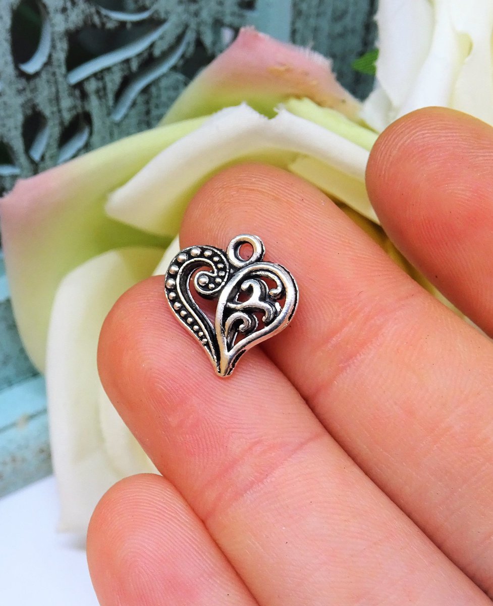CharmsPs's tweet photo. Who doesnt #love a #filigree #heart #charm ♡ https://t.co/W18FljGSB7 ♡ #supply #supplychain #craft #weddingcraft #weddingideas #loveheart #etsyselleruk #etsyuk #etsyRT #handmade #HandmadeInUK #craftbuzz https://t.co/hFJ99nkAxQ