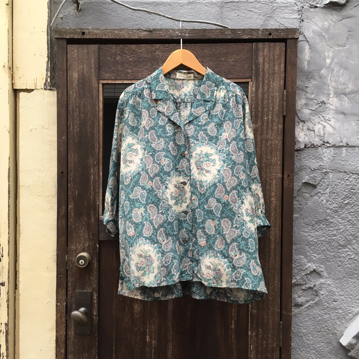 .
silk paisley blouse
¥3500+tax 
.
.
 #かどろも #高円寺かどろも #高円寺 #高円寺古着屋 #古着屋 #セレクト #シルクブラウス #cadoromo #used #usedclothing #remake #vintage #select #silkblouses