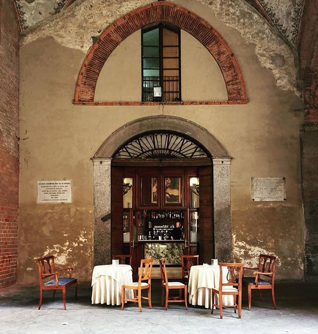 Buongiorno instagramers!
Che dite di iniziare la giornata con un caffè in uno dei bar più storici e suggestivi di Cremona? Ci accomodiamo ai tavolini collocati sotto i portici del palazzo comunale e ci godiamo la vista sul Duomo ☕

Foto di @sarabarag… ift.tt/2I1JkVF