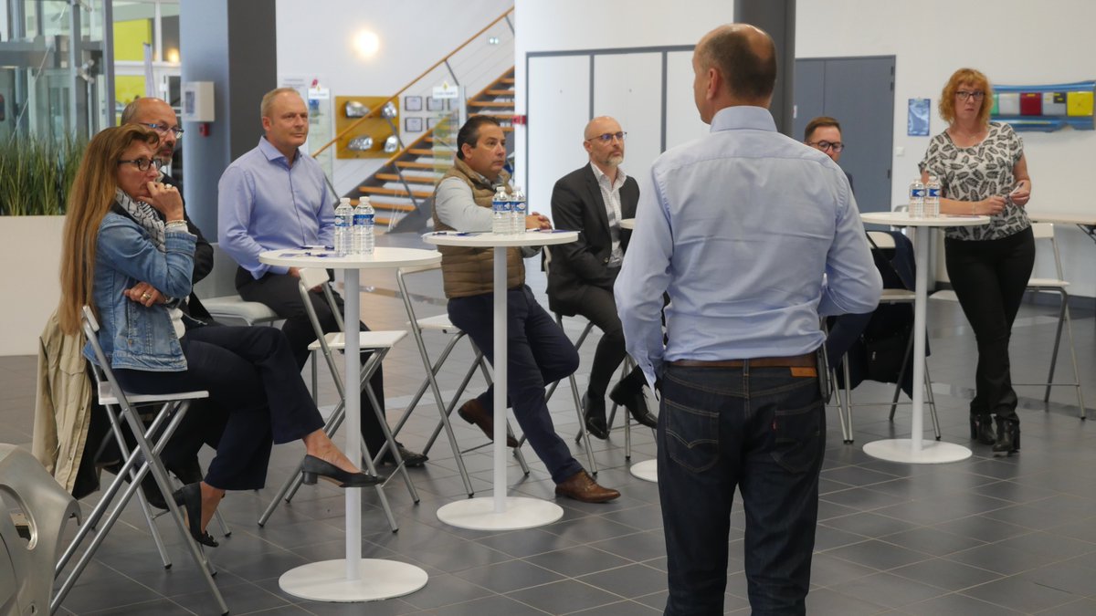 CESVIFRANCE's tweet photo. Rencontre France Pare-Brise/Cesvi France : découverte des adas, de nos infrastructures, essais AEB sur piste et conduite autonome. Merci à Laurent Colin et à ses Responsables Régionaux pour leur venue #echangesfructueux #adas #futureofwork https://t.co/pKXA8mdk9e