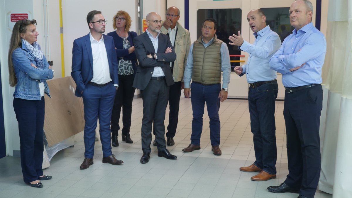 CESVIFRANCE's tweet photo. Rencontre France Pare-Brise/Cesvi France : découverte des adas, de nos infrastructures, essais AEB sur piste et conduite autonome. Merci à Laurent Colin et à ses Responsables Régionaux pour leur venue #echangesfructueux #adas #futureofwork https://t.co/pKXA8mdk9e