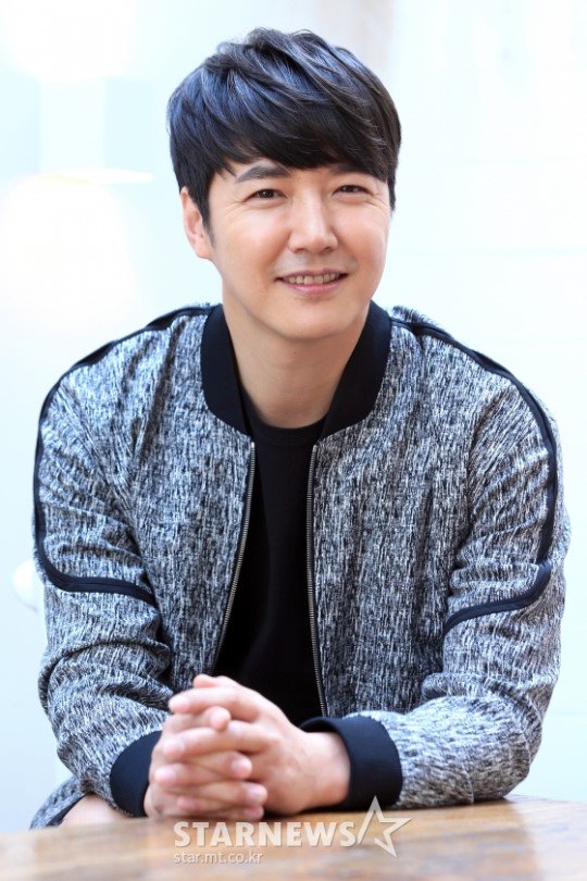 KoreanUpdates's tweet photo. Following the departure of #YoonJongShin, MBC #RadioStar confirms actor #YoonSangHyun will be their special MC for Sep 18 ep. On the day, #ImChangJung #SongGukYi #KimDaeHee #KimJiMin will be guests https://t.co/4NFVwbva7g #KoreanUpdates RZ https://t.co/XomnKbwT3B
