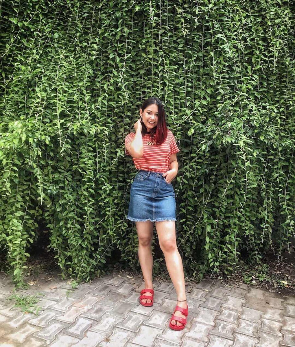 Babe thatquirkymiss keeping styling simple with cute basics.🌹🌼
🔎product code: 737614
👉Shop skirts: buff.ly/2suF6gT