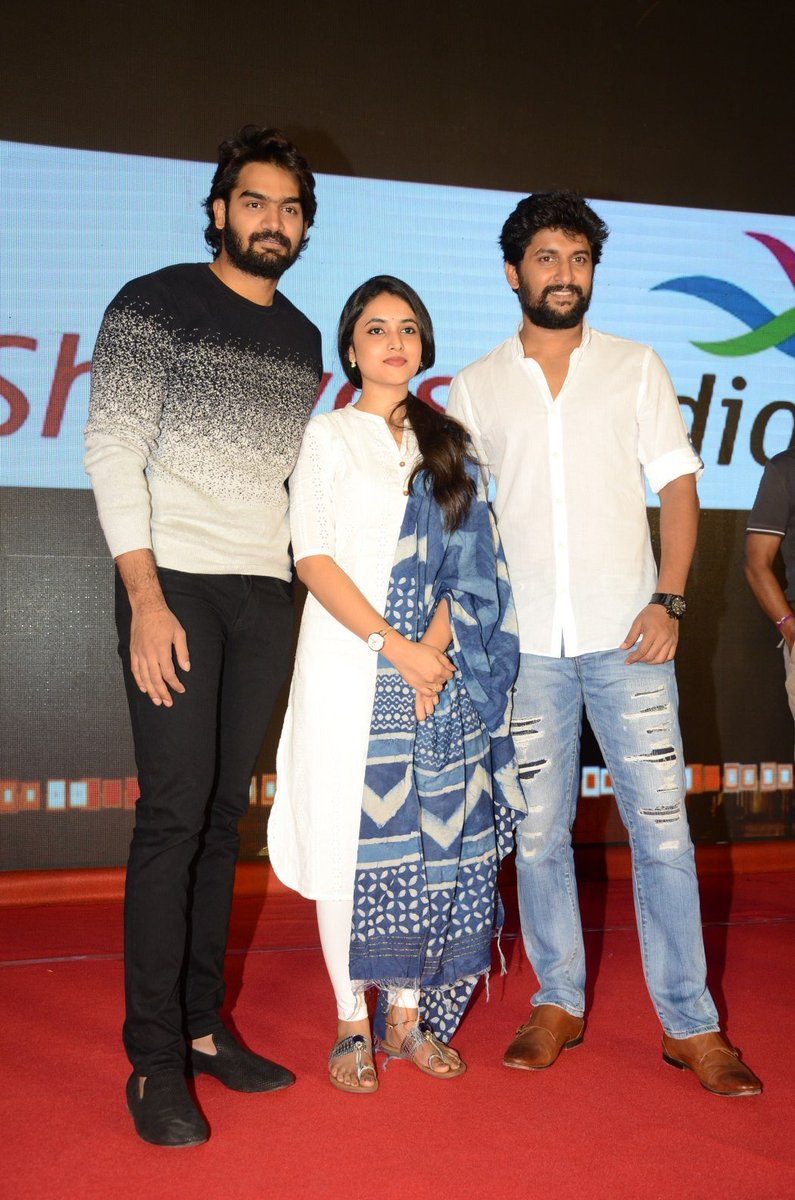 FilmnagarKFN's tweet photo. Pics from #Gangleader Team Pre-Release Press Meet #NanisGangLeader
2 Days To Go...
#GangLeaderFromSept13th
@NameisNani @MythriOfficial @Vikram_K_Kumar
@ActorKartikeya @priyankaamohan
#GangLeaderPreRelease #GangLeaderPreReleaseEvent https://t.co/EyYSvZfVzi