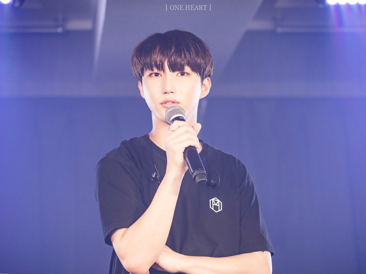 Oneforyou96's tweet photo. 190908 은재 solo fanmeeting 
2部

@bi_gyul
@GyulJp
@gwakeunjae96 
@gohyeon94
 
 #ウンジェ #은재 #고현 https://t.co/1rNSwvUEnK