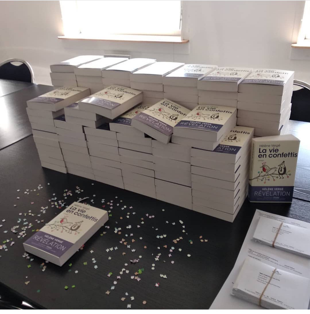 🎉 Un service de presse tout en confettis... La date de sortie se rapproche pour Hélène Vergé ! 🎉
Prochain rdv : la soirée de lancement au <a href="/divanlibrairie/">librairie Le Divan</a> le 17 septembre ! 🎈