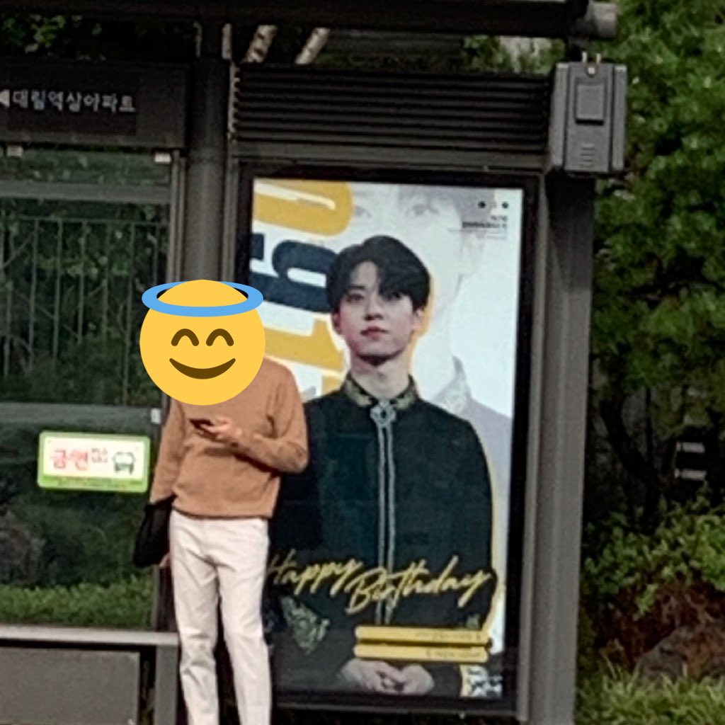 917_dongramg's tweet photo. 우연히 운전중에 지나가다 고개 돌렸는데 있는거에요! 맙소사🥳 멀리서 봐도 동현이가 너무 예쁘게 잘 보이는거 이쬬...💕
저화질 인증 뎨둉함다 ㅎㅎ ㅠㅠ
@KDH_SunLight https://t.co/mSvi7G27uO
