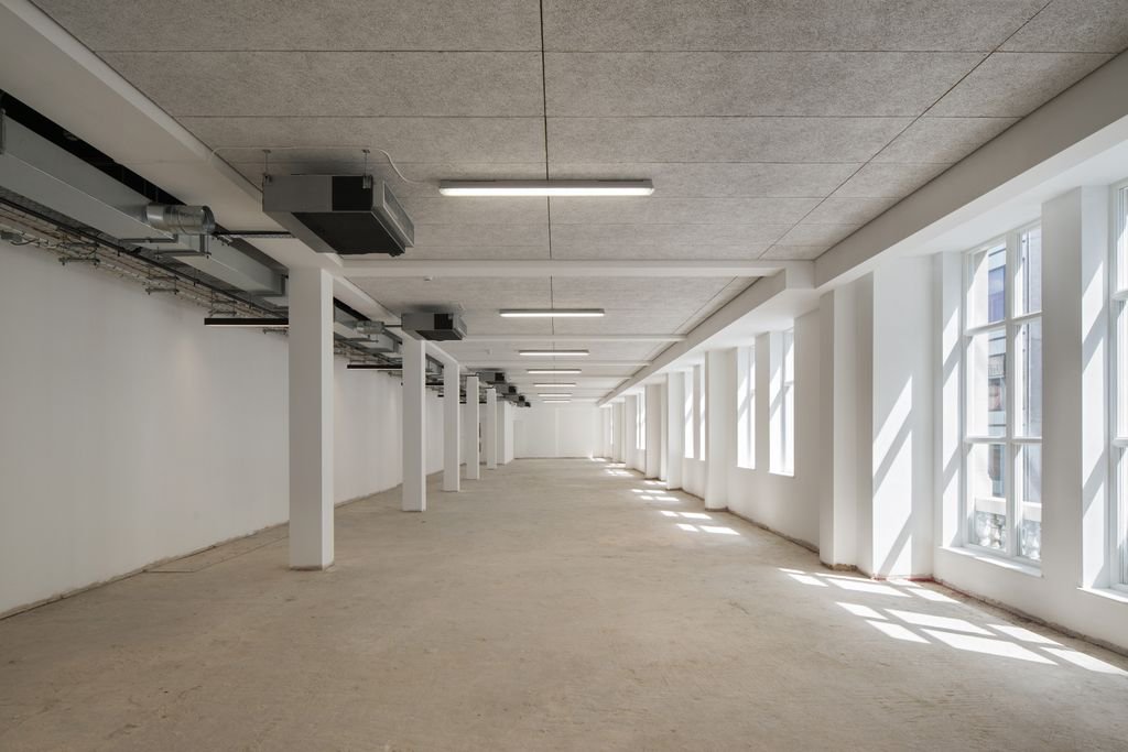 HoltArch's tweet photo. Two newly refurbished office floor plates at 24 Portland Place, including a new steel roof structure to extend the existing building.
#officedesign #BIM #structure #exposedservices #urbansurgery #architecturephotography https://t.co/dxsKn9xFUT