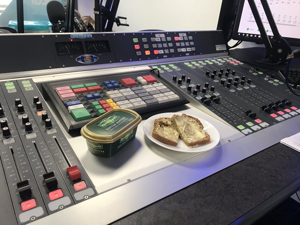 Judgement time for my #IrishSodaBread @mkfm on #breadweek @DARRENDMKFM @BritishBakeOff 🤞🏽 🍞