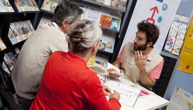 reseauCler's tweet photo. [RÉACTION] Un « Service d'accompagnement pour la #RénovationEnergétique » sera financé en 2020 🏚️ De quoi rassurer les conseillers #FAIRE ? Rien n'est moins sûr... #EIE #SPPEH @Elisabeth_Borne Nous avons 4⃣ bonnes raisons d'être inquiets @assoCLER ▶️ https://t.co/kywcimczDc https://t.co/tcHKk3Maed