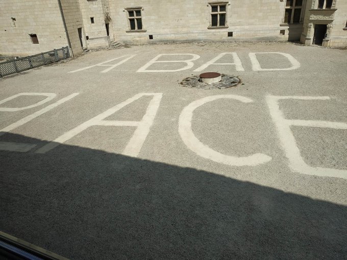 emmanuel_vaslin's tweet image. Où est présentée au public la seule oeuvre en extérieur d&apos;Art and Language ?

Indice : au milieu, il y a un puits. 😎

#ArtandLanguage #contemporaryart