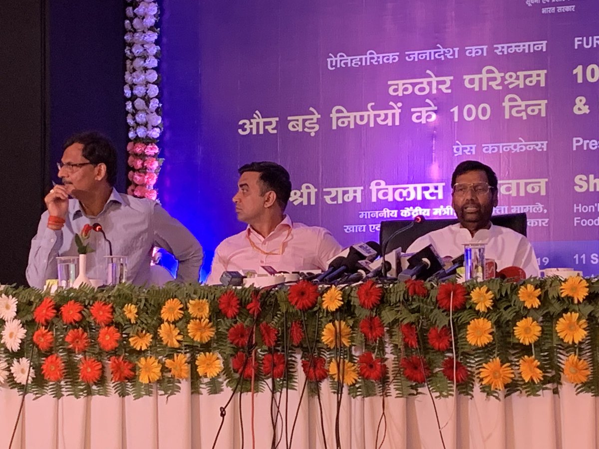 PIB_Patna's tweet photo. केंद्रीय मंत्री श्री @irvpaswan ने कहा कि मोब लिंचिंग पर मौत की सजा भी कम है। इससे घृणित कार्य कोई नहीं हो सकता। राज्य सरकार को इस पर कठोर से कठोर कानून बनाना चाहिए।
#JanConnect #MODIfied100 #100DaysOfGovernment #सरकारके100दिन
@DDNewsLive
@airnews_patna
@jagograhakjago https://t.co/sHdJYKdF4F