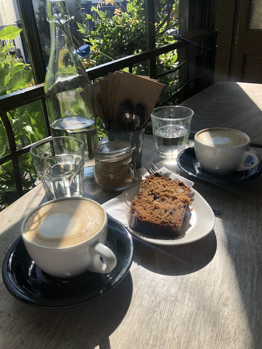 queenivorii tweet media