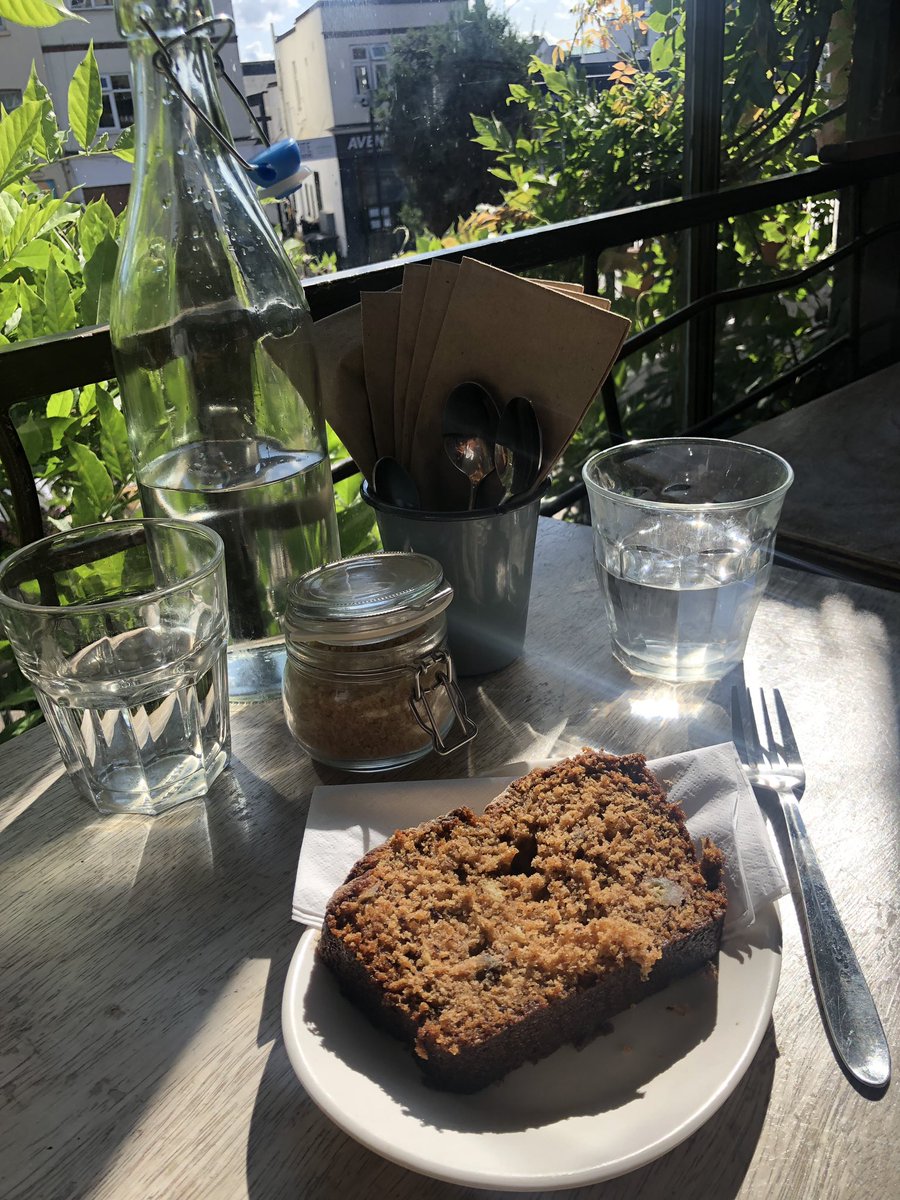 queenivorii tweet media