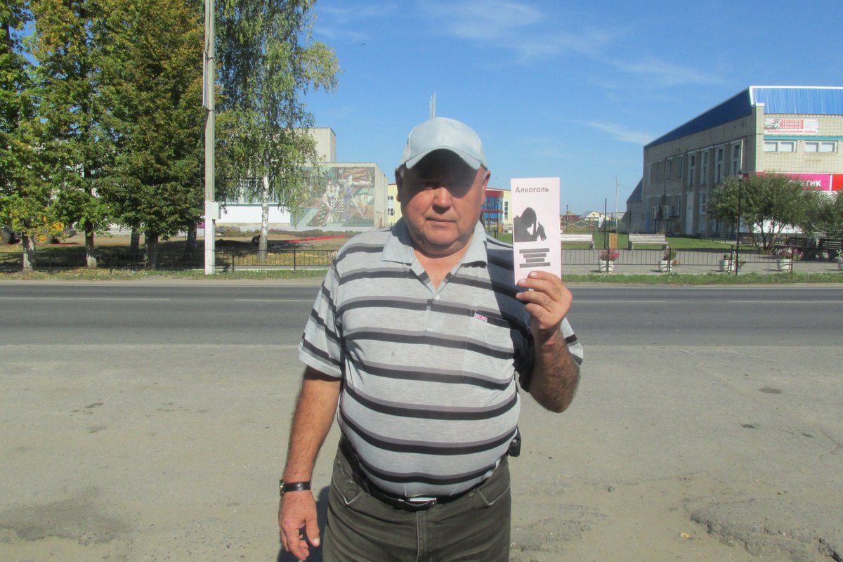 В ДЕНЬ ТРЕЗВОСТИ
Работники Центральной районной библиотеки  на улицах и в организациях села Новая Малыкла  провели акцию «Здоровое село – территория трезвости» и раздали буклеты «Алкоголь – самый заклятый враг  будущности человеческого рода».