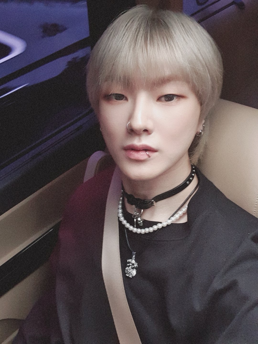 VICTON 빅톤 on Twitter: "(#한세) 앨리스! 안뇽요 다들 뭐하구 있어요? 머리색이 오랜만에 조금...파격적이죠 ...