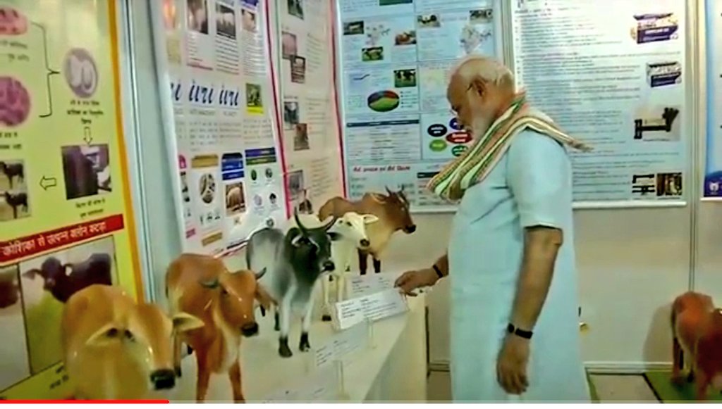 girirajsinghbjp's tweet photo. National Startup Challenge launched by PM today at Mathura. Come up with your ideas, we are listening!
#NADCP https://t.co/JT9s1DGbau