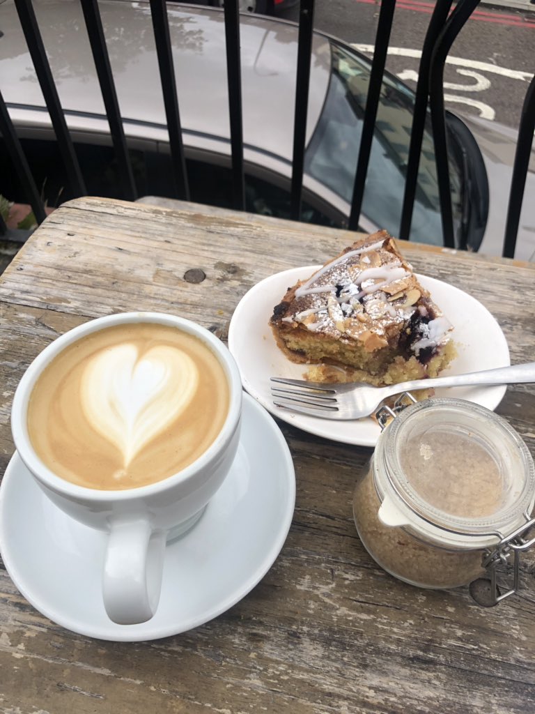 queenivorii tweet media