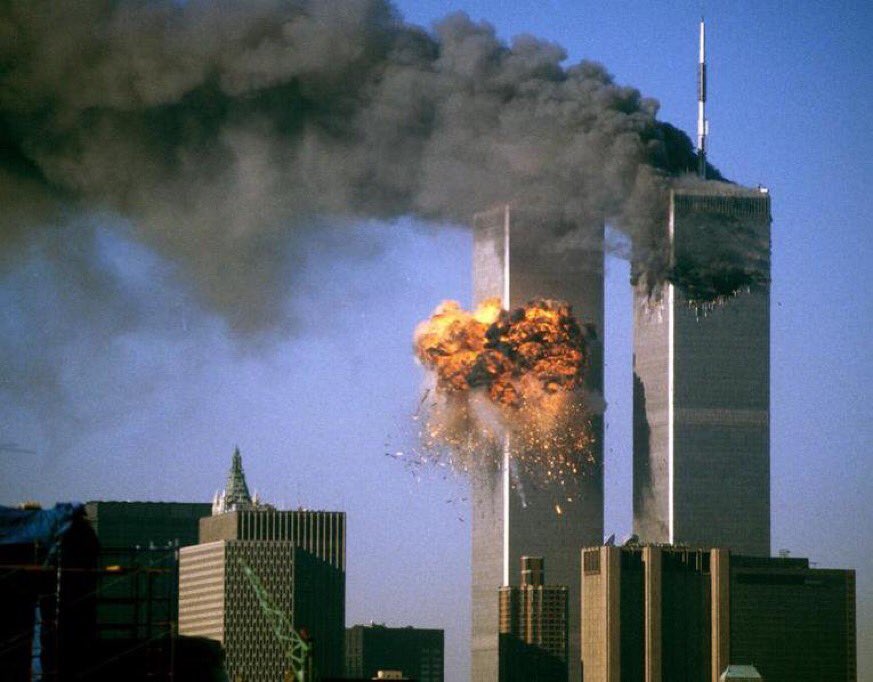 DidiCatastrohff's tweet photo. 18 ans après n’oublions pas. 😔😔
Hommage aux policiers aux pompiers et à toute les personnes qui ont succomber ainsi qu’une pensé à tout les américains 🙏🏽👼 

#11septembre2001 #11septembre #11september https://t.co/ge3L84Amv3