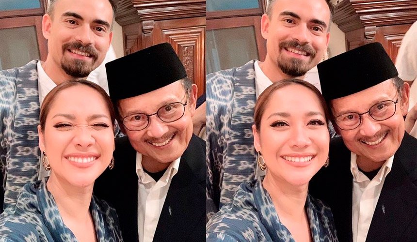 501Awani's tweet photo. #AWANInews #AWANI745 #MengenangHabibie #indonesiaberduka
Pemergian Habibie: Bunga Citra Lestari selebriti paling terkesan https://t.co/cwtD3E83eO https://t.co/IxmZZdvt0r
