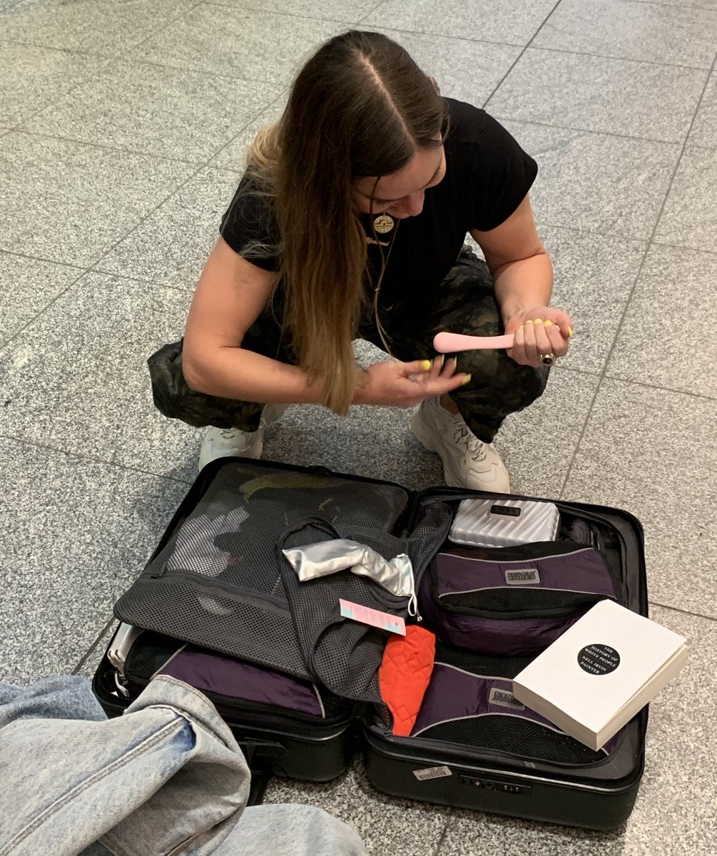 jen winston on Twitter: "My vibrator accidentally went off in my suitcase  and it was so strong I thought the Montrael airport was having an  earthquake. Turns out Canada is safe but