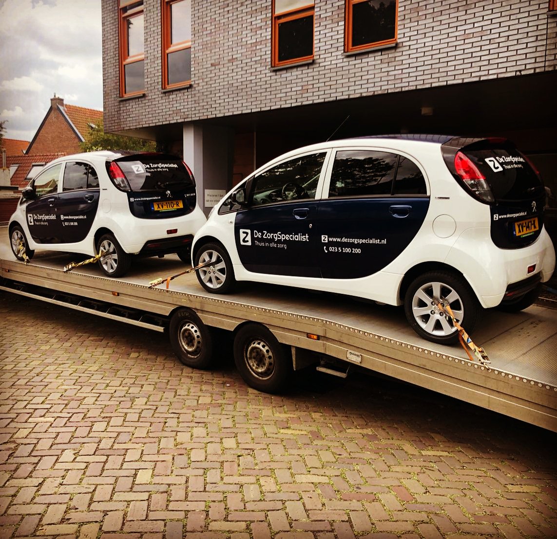 Ze zijn geleverd: de eerste 2 volledig elektrische en geluidloze auto’s om onze cliënten in de wijk op een zo “groen” mogelijke wijze zorg te kunnen leveren. Ook hier geeft de ZorgSpecialist graag het goede voorbeeld🚙🚙🚙🚙