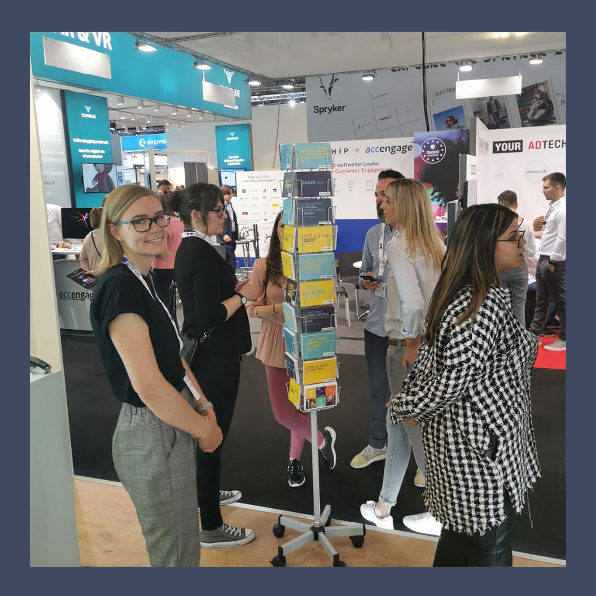 linkfluenceDE's tweet photo. Wir sind hier am Stand E21 in Halle 7 👋🏻 Kommt vorbei und schaut euch an, wie unsere Social Listening Lösungen euer Unternehmen nach vorne bringen.
#dmexco #dmexco2019
#sociallistening #socialinsights #linkfluencelife https://t.co/GkYRVEMJoW