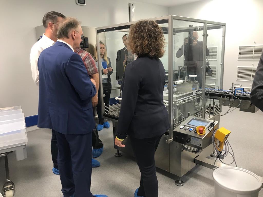 Dr. Reiner Haseloff (@reinerhaseloff) on Twitter photo Mit Unterstützung des Landes investieren @MerzGlobal und Oncotec weiter im Biopharmapark <a href="/Dessau_Rosslau/">Stadt Dessau-Roßlau</a>, einem der innovativsten Industrieparks von <a href="/sachsenanhalt/">Sachsen-Anhalt</a>. Das weltweit agierende Zentrum für Pharma- und Biotechnologie wächst stetig
<a href="/PhilipBurchard9/">Philip Burchard</a> <a href="/IMG_ST/">IMG Sachsen-Anhalt</a> #moderndenken Mit Unterstützung des Landes investieren @MerzGlobal und Oncotec weiter im Biopharmapark <a href="/Dessau_Rosslau/">Stadt Dessau-Roßlau</a>, einem der innovativsten Industrieparks von <a href="/sachsenanhalt/">Sachsen-Anhalt</a>. Das weltweit agierende Zentrum für Pharma- und Biotechnologie wächst stetig
<a href="/PhilipBurchard9/">Philip Burchard</a> <a href="/IMG_ST/">IMG Sachsen-Anhalt</a> #moderndenken