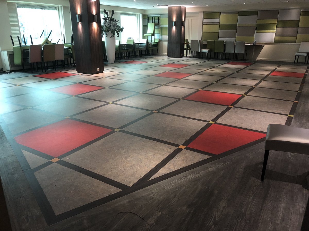 floortender's tweet photo. Vandaag weer een bijzondere creatie opgeleverd in opdracht van #todaydesign bij @HofvanGelre @forboflooring @UzinUtzNL #alexroggeveen https://t.co/036rS26AAr