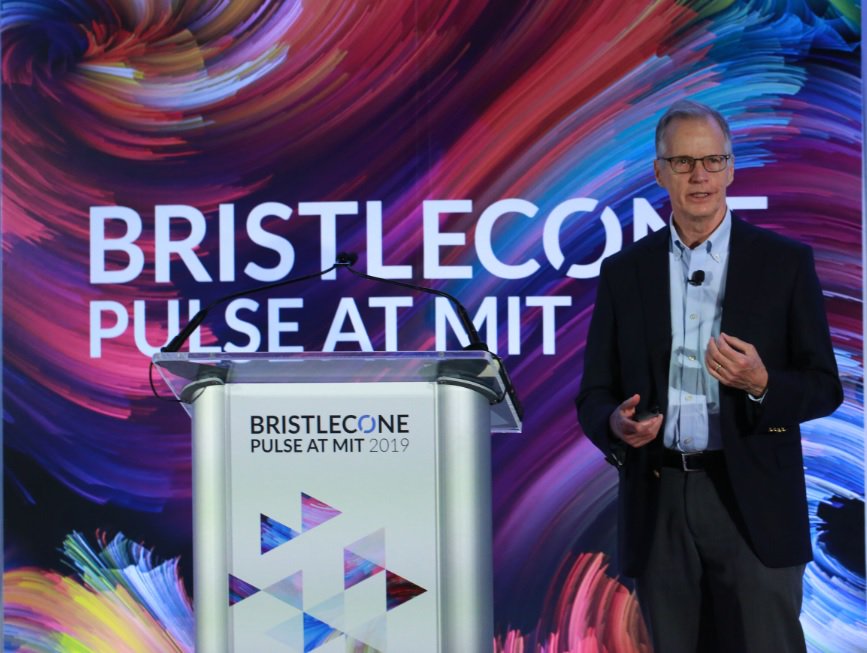 BristleconeSCC's tweet photo. “We’re spending way too much time thinking about people OR computers and not nearly enough time thinking about people AND computers. What can people and computers do together?” @twmalone kicks off final day of #bconepulse @MIT with #superminds, power of collective intelligence. https://t.co/qekftPyhGw