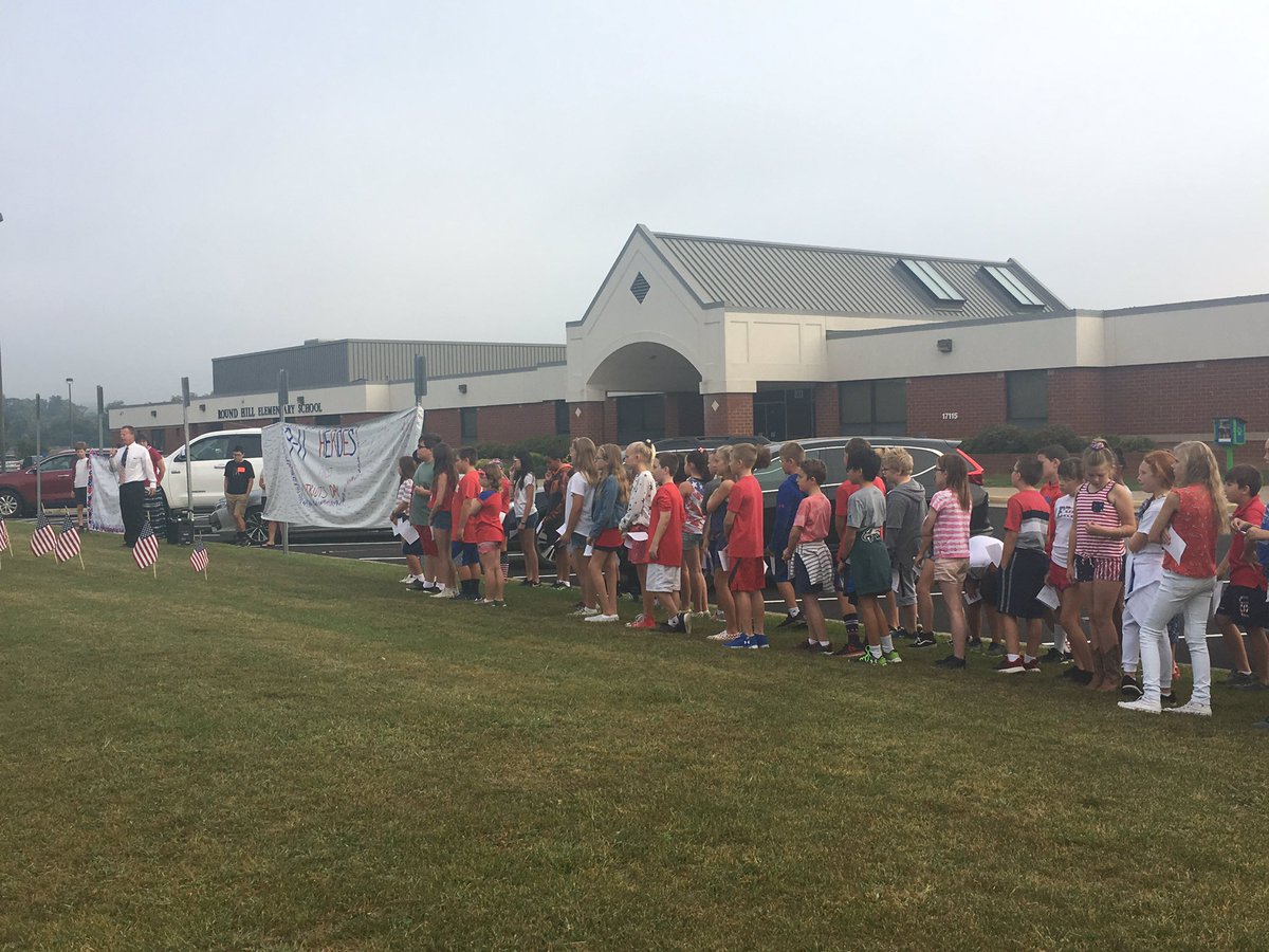 Saenzclass's tweet photo. Honoring our fallen heroes of 9/11 today with our 5th graders and volunteer fireman. #rhes19 @RoundHillES #NeverForget #911remembered @Muldowneyclass @drobinson5th https://t.co/fwNqvTP70a