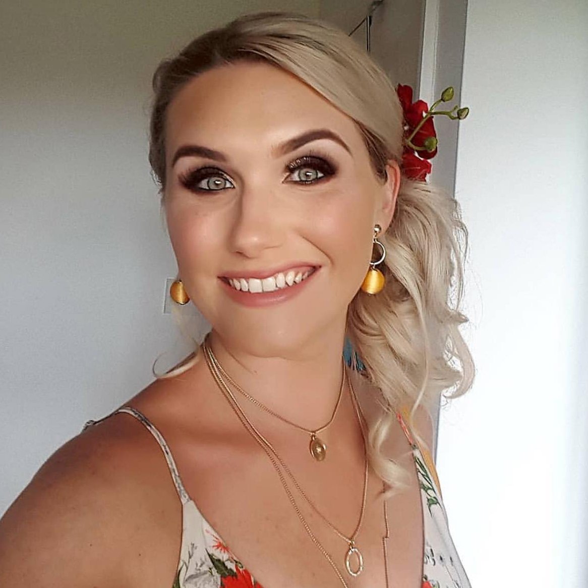 AmazingShineUK's tweet photo. How flawless does our girl look here wearing our #016 lashes - she's ready for the races 🏇😍
📷 @lena_b_mua
.
.
.
#amazingshinelashes #amazingshine #eyelashes #striplashes #lashes #fluffyeyelashes #makeuplook #perfection #feature #makeup https://t.co/IvSgasMmdN