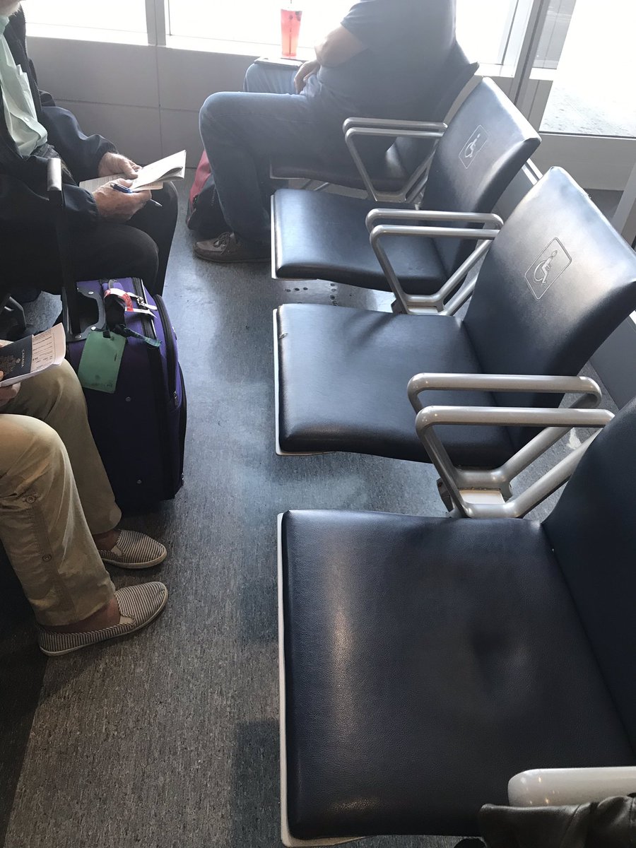 FireInTO's tweet image. #aircanada #Pearson air Canada’s definition of accessibility- horrible
