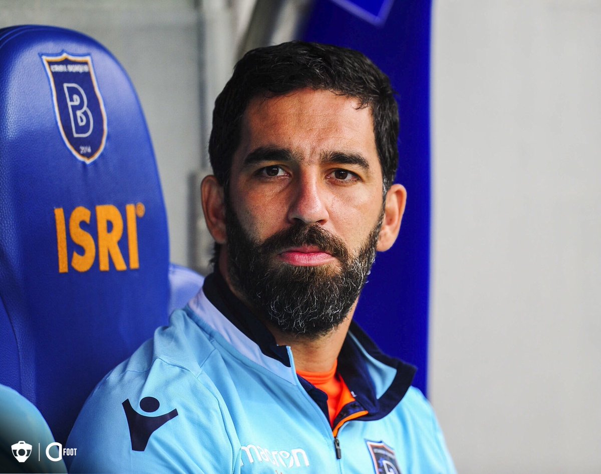 ActuFoot_'s tweet photo. Arda Turan a été condamné à 2 ans et 8 mois de prison avec sursis après s’être battu avec un célèbre chanteur turc, avoir tiré au sol avec une arme à feu dans l’hôpital où ce dernier se faisait soigner, et pour possession illégale d'armes. https://t.co/fiT048Fkrh