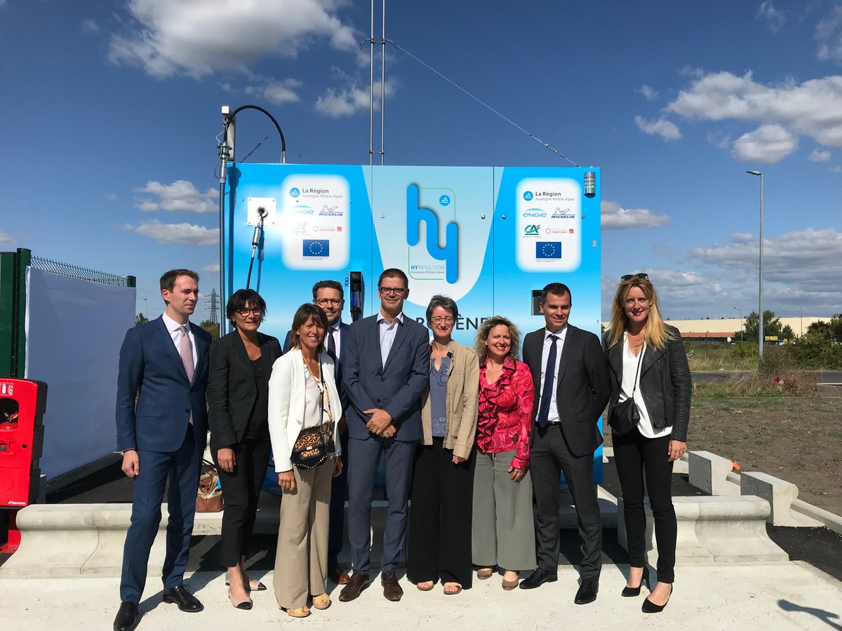 atawey's tweet photo. #Atawey est très heureux de participer aux premiers déploiement de stations #hydrogène dans le cadre du programme #ZEV en région #aura . Nous étions présents à l'inauguration de la première station #H2 de #clermontferrand ce vendredi, notre septième bébé cette année #2019. https://t.co/4k71ztIjHT